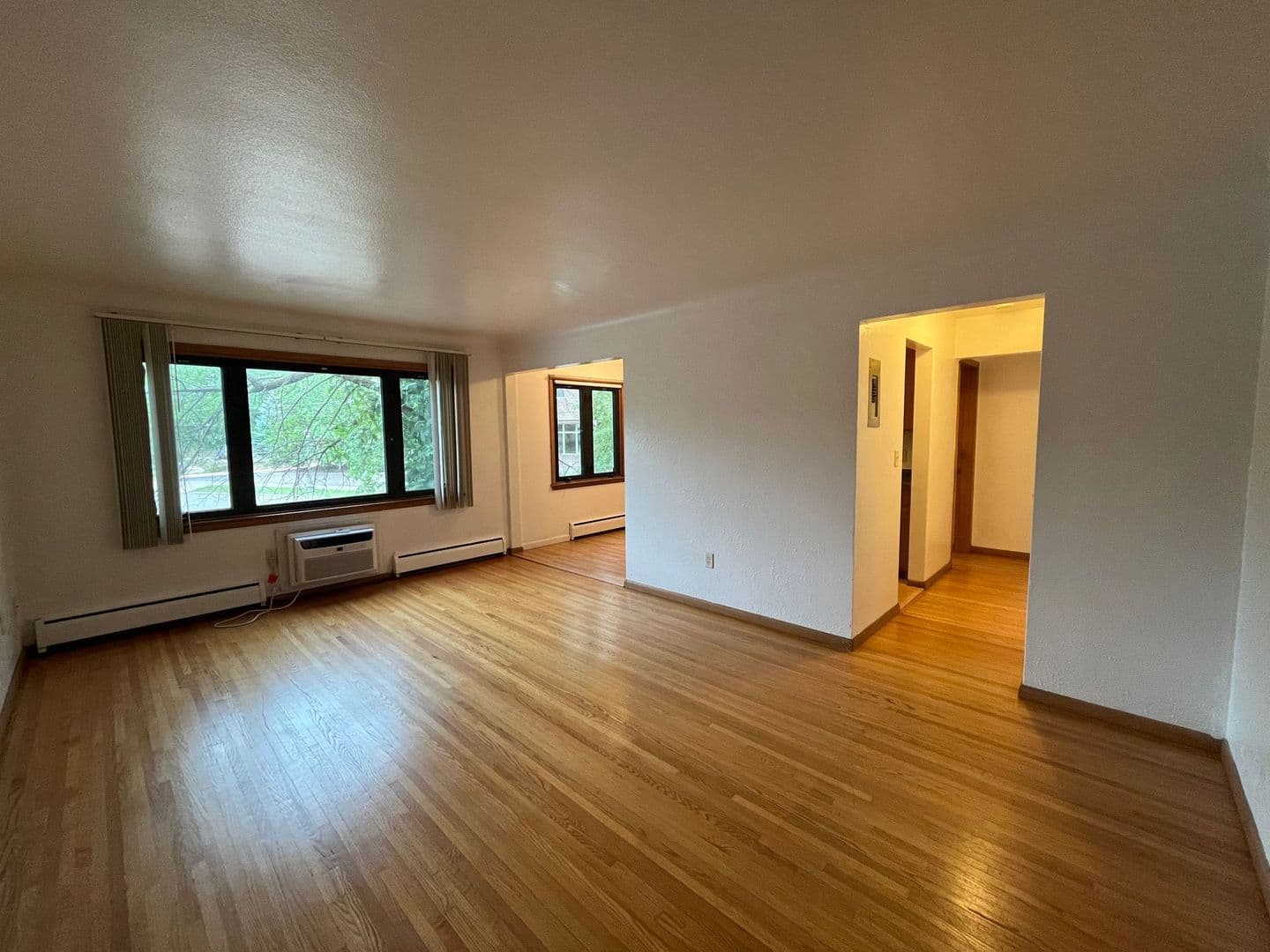 St. Paul Apartment: 658 Greenbrier Street