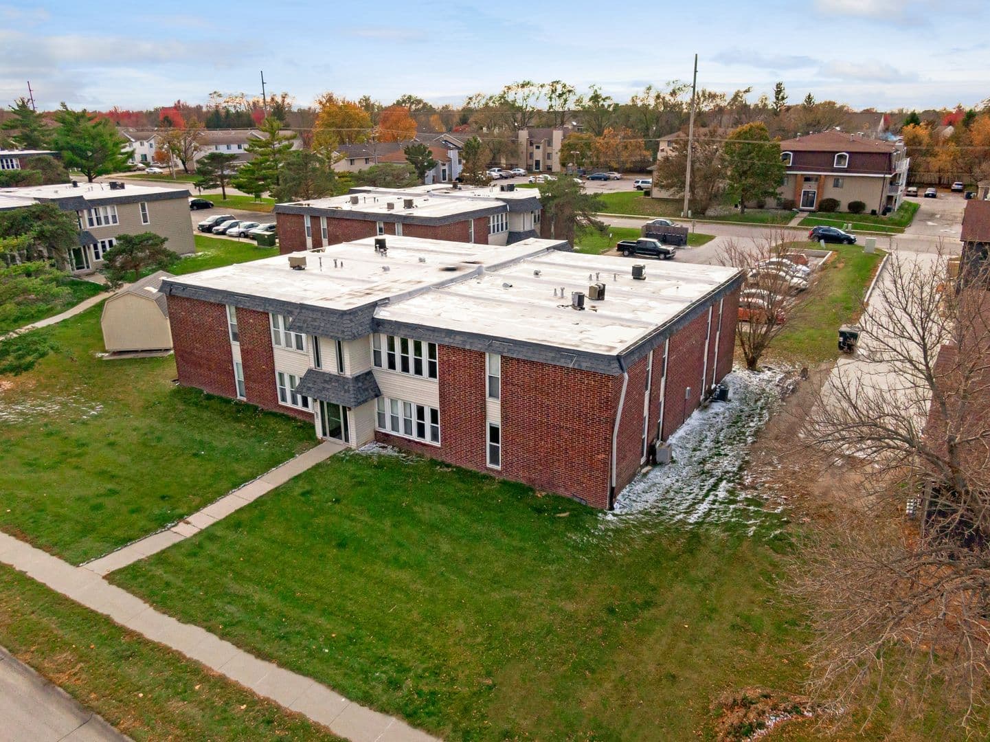 Ames Apartment: 1209 North Dakota Ave