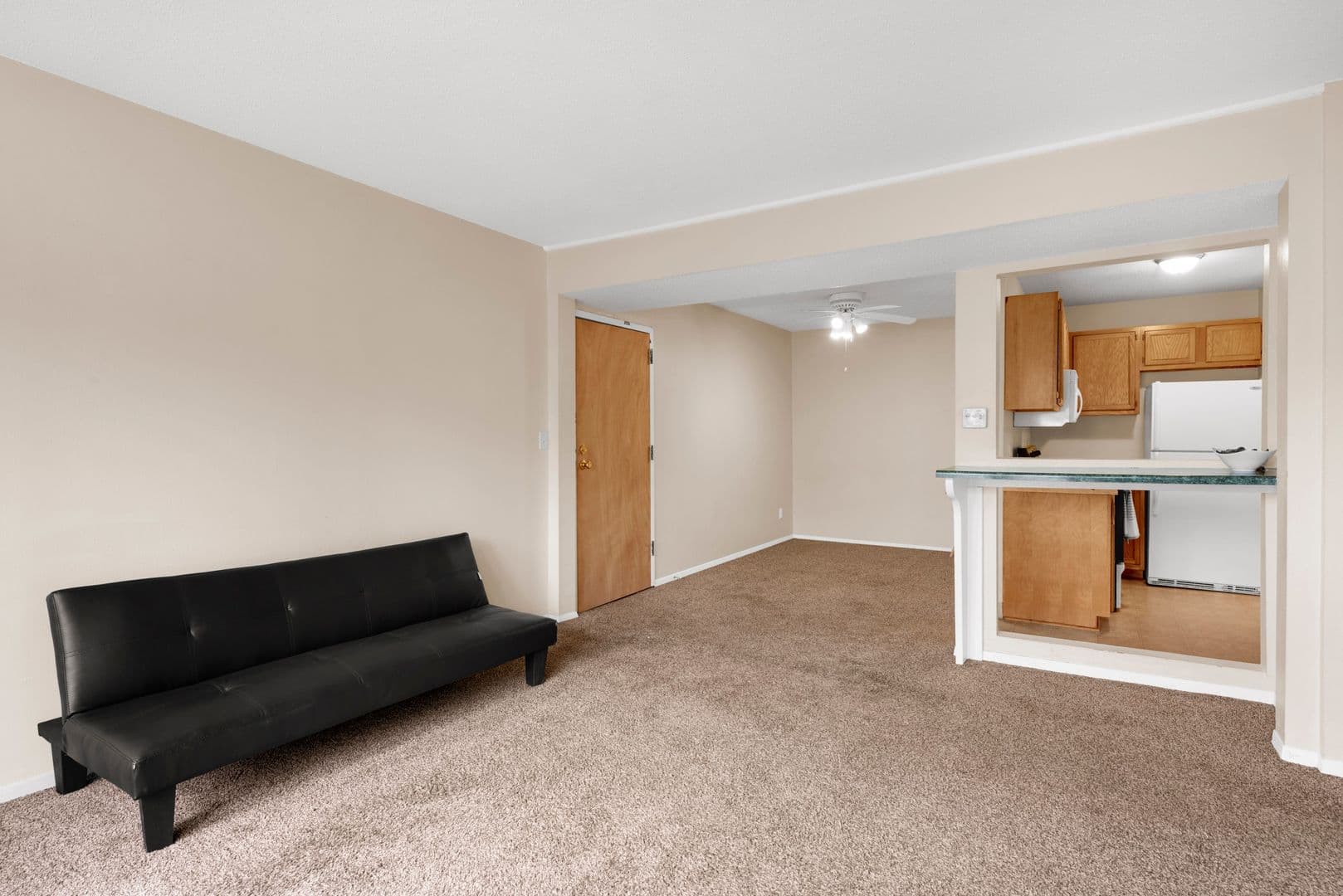 Ames Apartment: 1209 North Dakota Ave