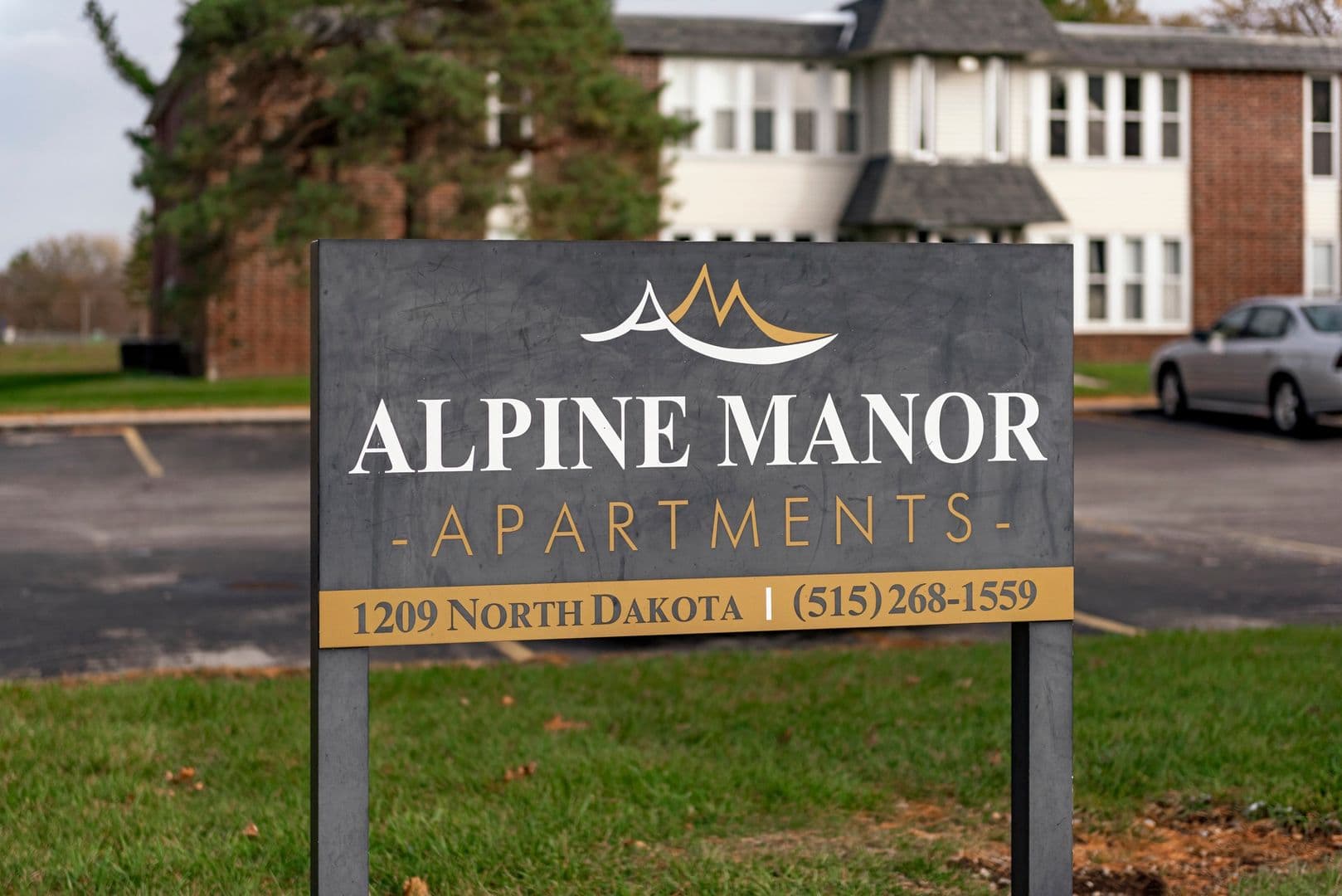 Ames Apartment: 1209 North Dakota Ave