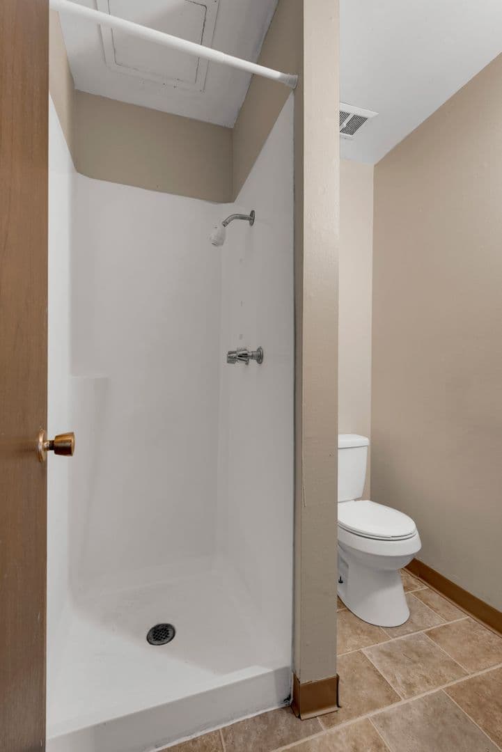 Ames Apartment: 1209 North Dakota Ave