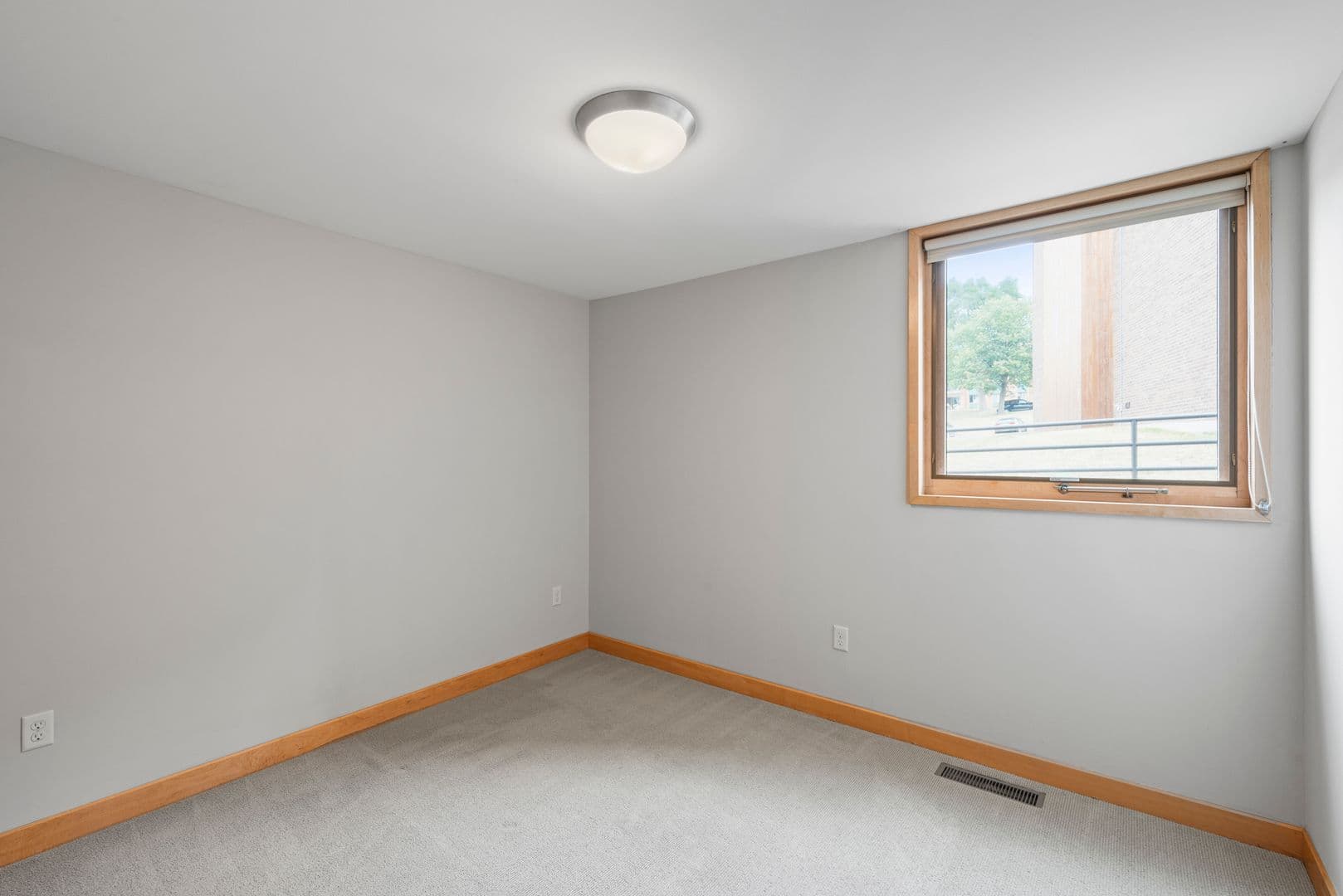 Lauderdale Apartment: 1570 Eustis Street