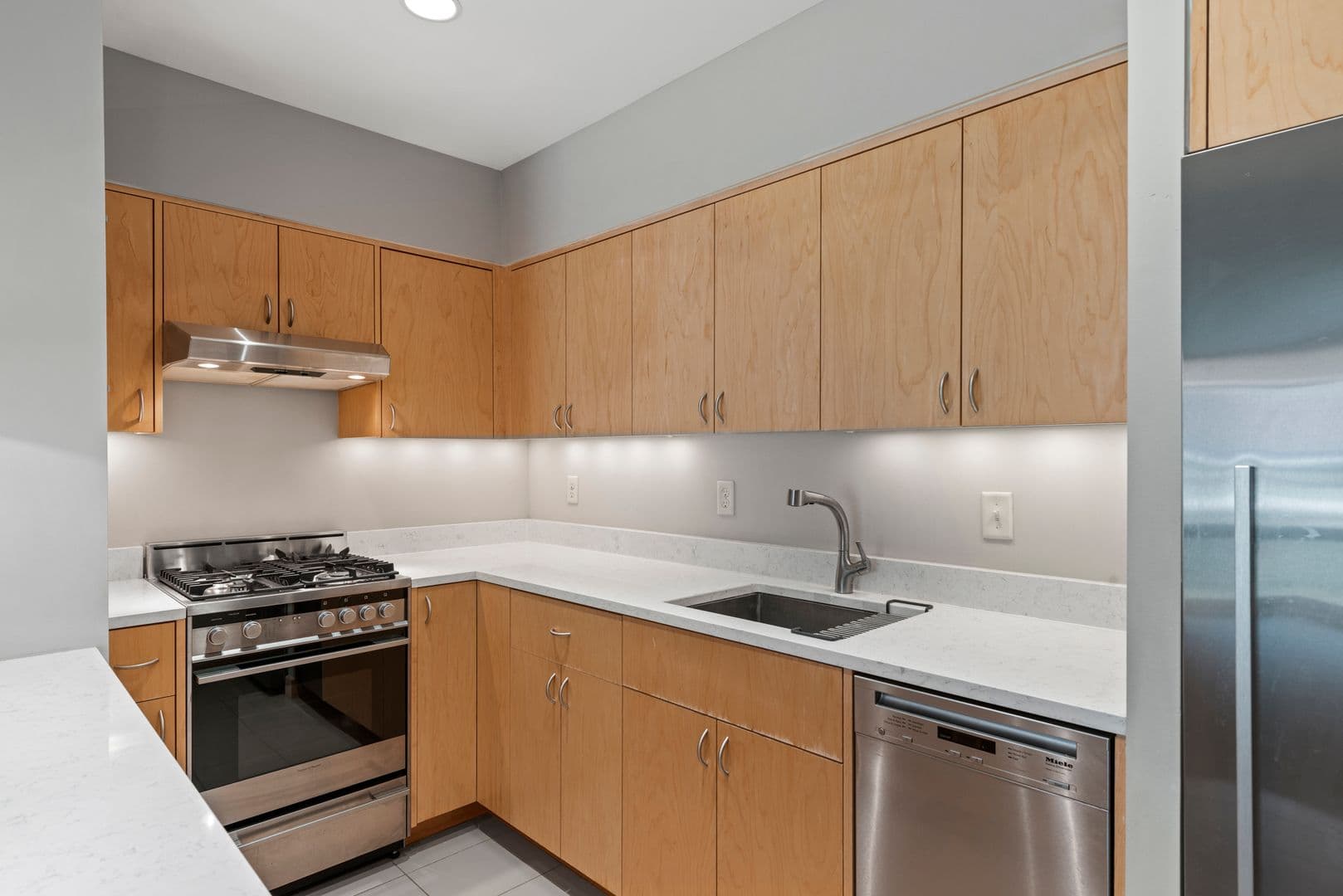 Lauderdale Apartment: 1570 Eustis Street
