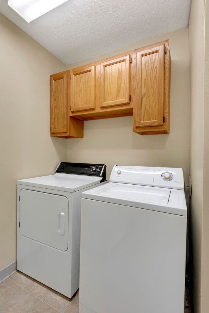 Ames Apartment: 1209 North Dakota Ave