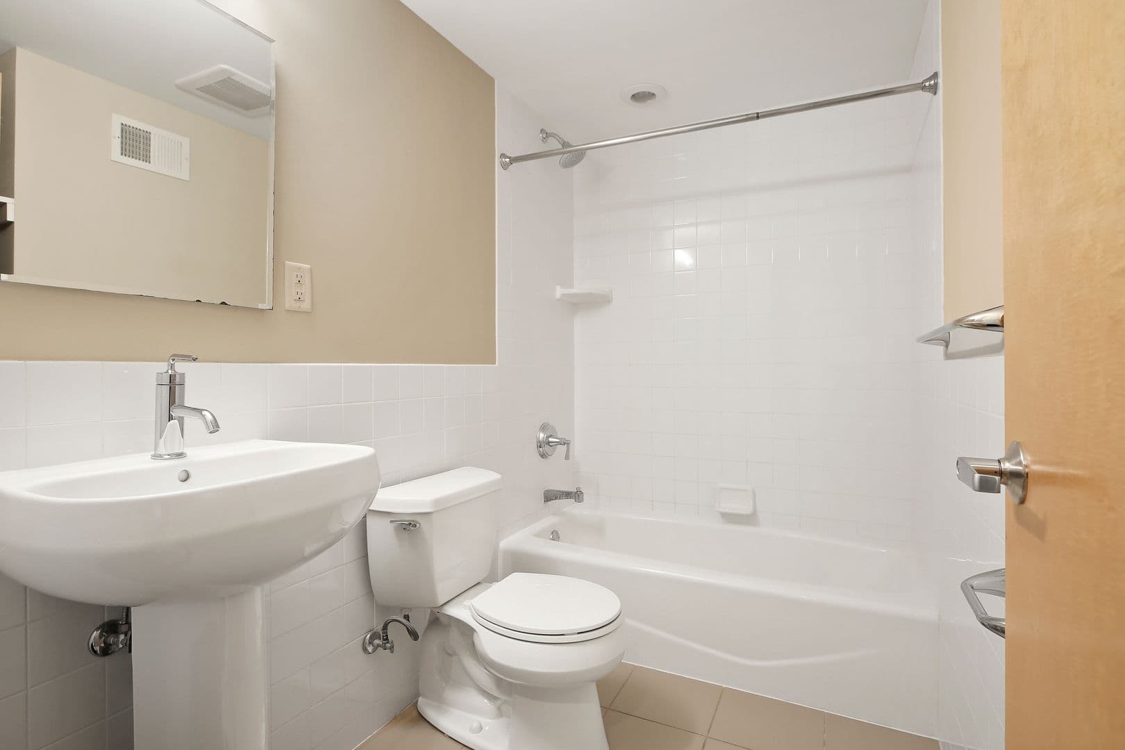 Lauderdale Apartment: 1570 Eustis Street