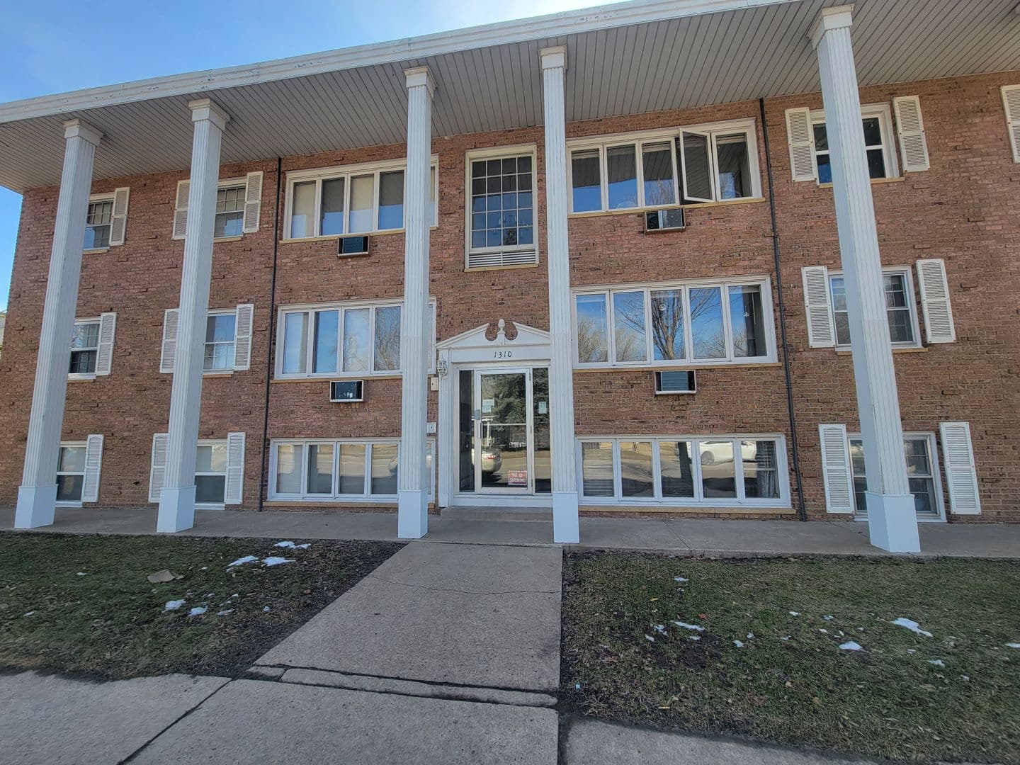 St Paul Apartment: 1310 Maryland Ave E