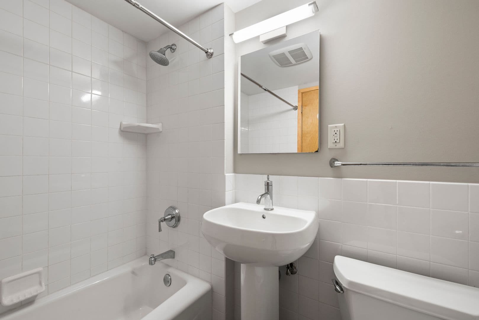 Lauderdale Apartment: 1570 Eustis Street