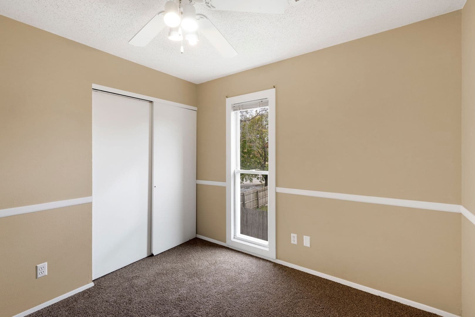 Ames Apartment: 1209 North Dakota Ave