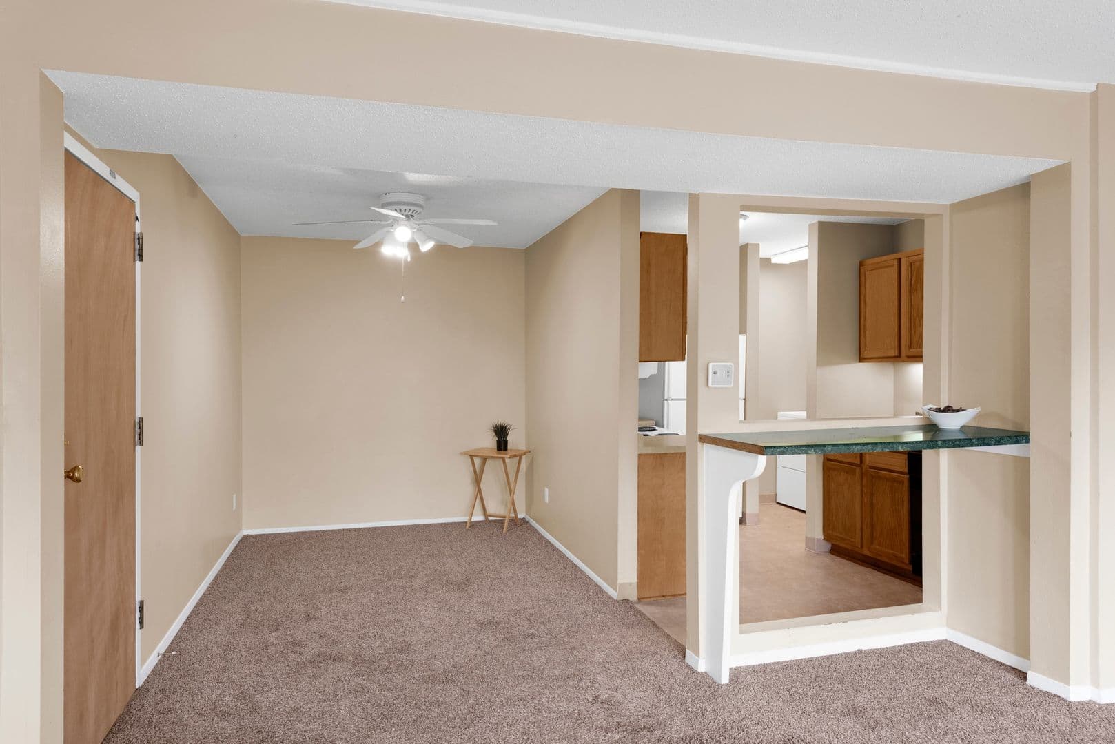 Ames Apartment: 1209 North Dakota Ave