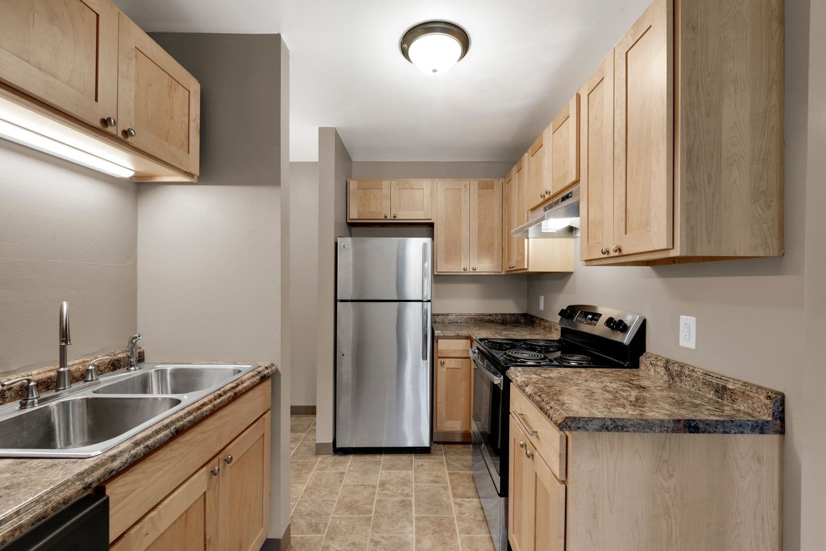 Ames Apartment: 1209 North Dakota Ave