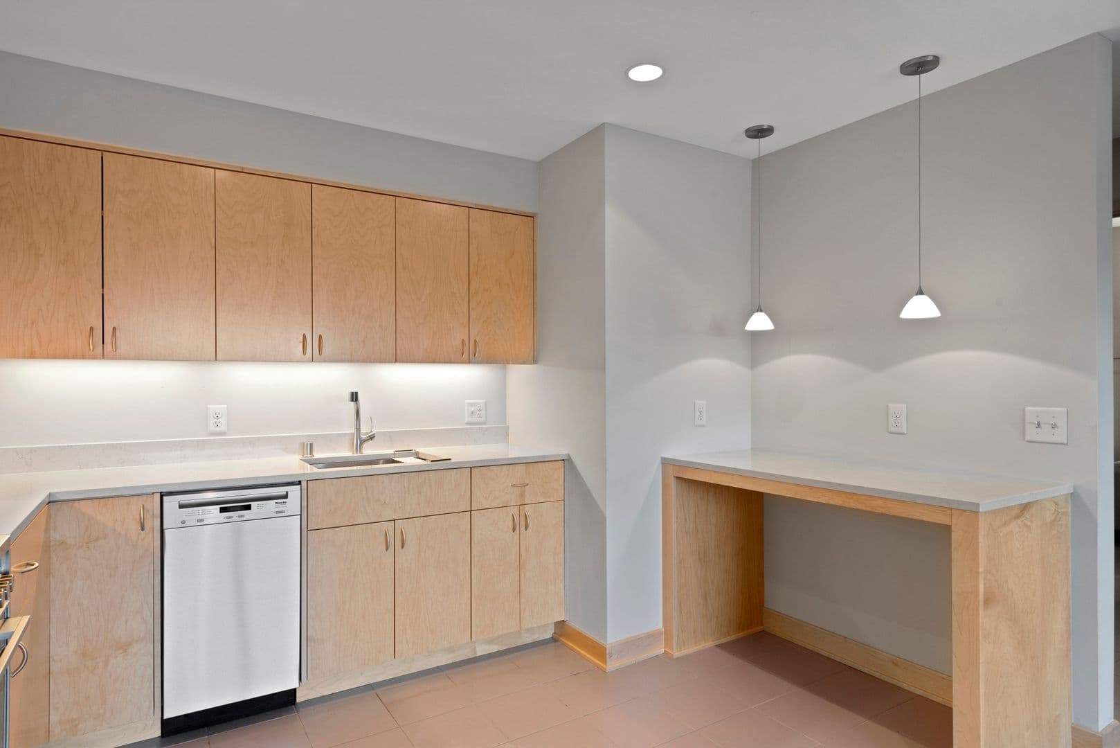 Lauderdale Apartment: 1570 Eustis Street