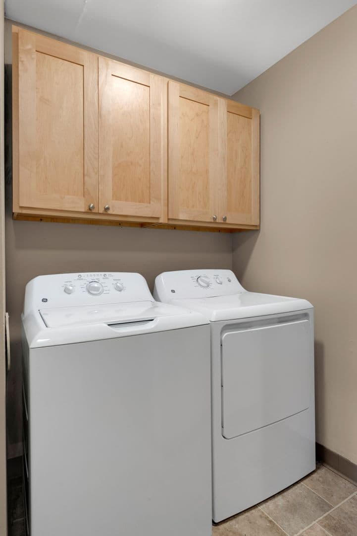 Ames Apartment: 1209 North Dakota Ave