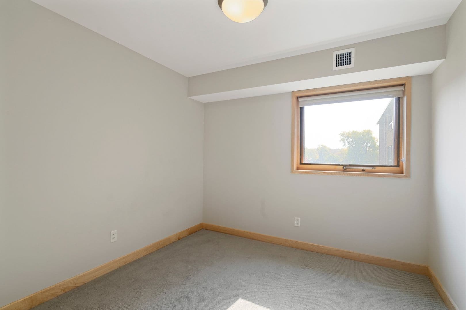 Lauderdale Apartment: 1570 Eustis Street