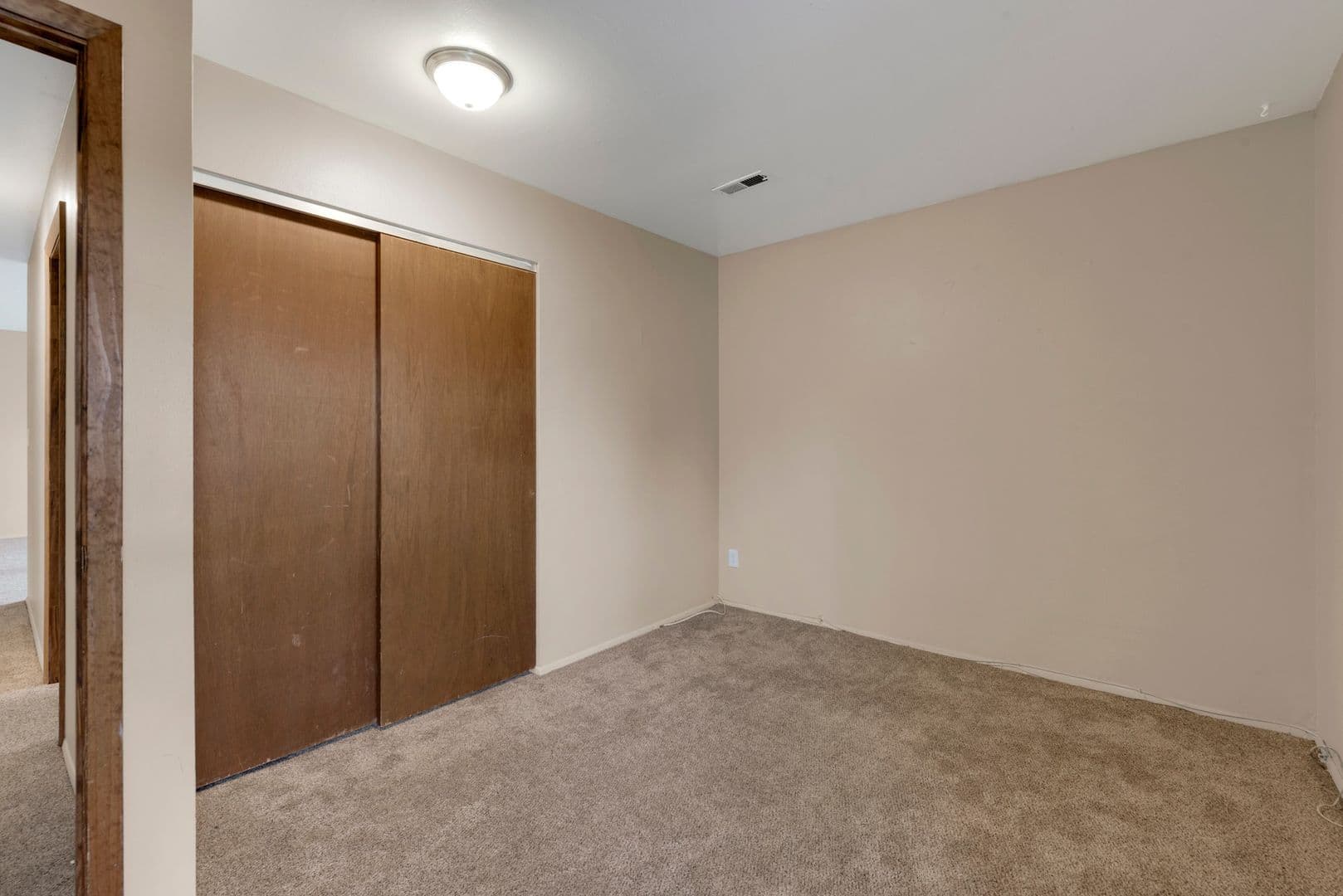 Ames Apartment: 1209 North Dakota Ave