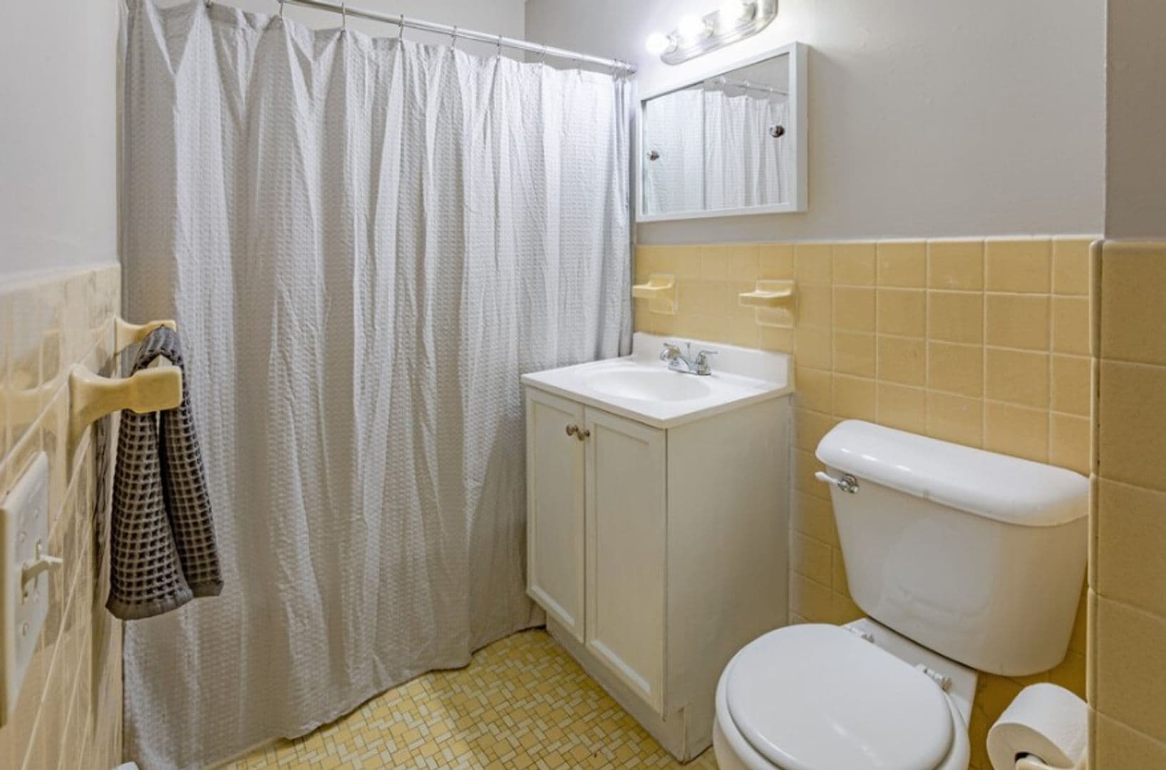 Roseville Apartment: 166 N McCarrons Blvd