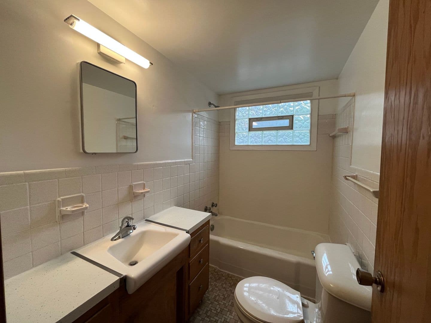 St. Paul Apartment: 658 Greenbrier Street