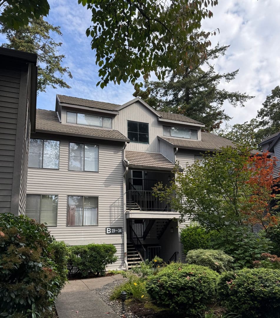 Lake Oswego Condo: 4000 Carman Drive Bld. B Unit 31