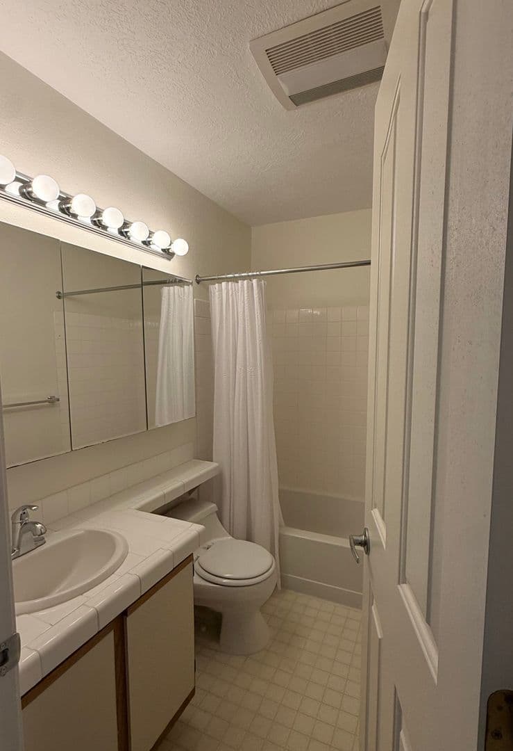 Lake Oswego Condo: 4000 Carman Drive Bld. B Unit 31