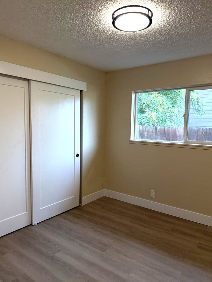 Portland House: 7442 N Macrum Ave