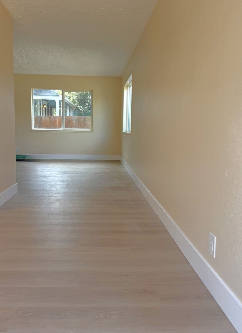 Portland House: 7442 N Macrum Ave