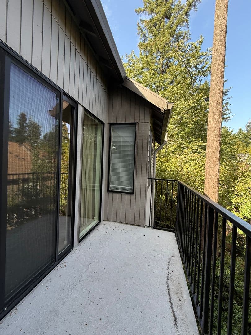 Lake Oswego Condo: 4000 Carman Drive Bld. B Unit 31