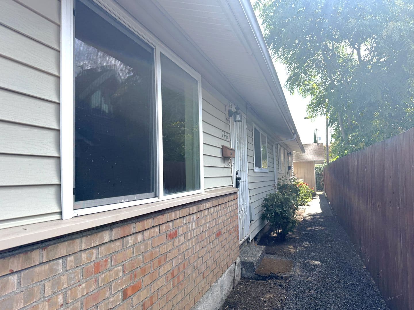 Portland House: 7442 N Macrum Ave