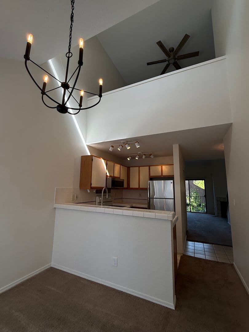Lake Oswego Condo: 4000 Carman Drive Bld. B Unit 31