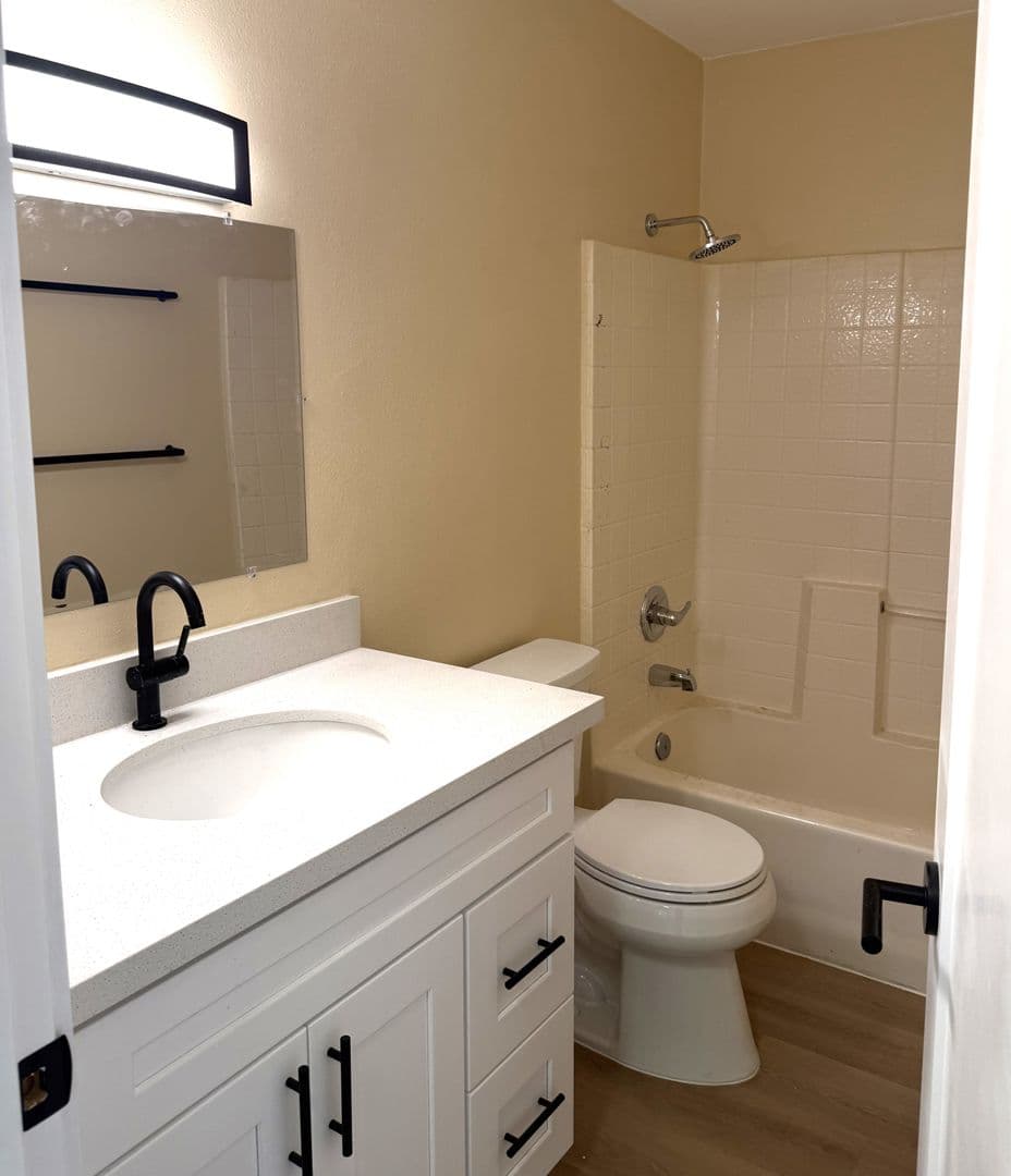 Portland House: 7442 N Macrum Ave