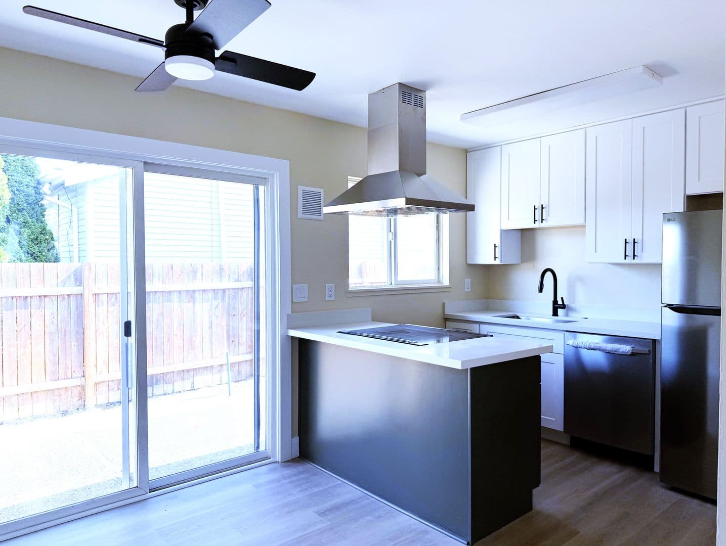 Portland House: 7442 N Macrum Ave