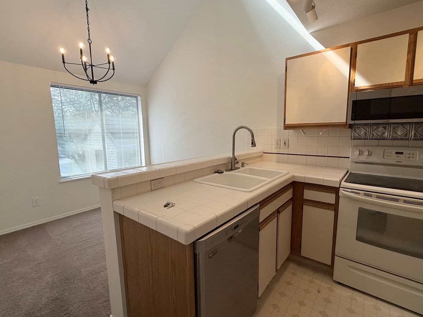 Lake Oswego Condo: 4000 Carman Drive Bld. B Unit 31