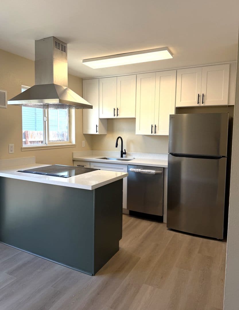 Portland House: 7442 N Macrum Ave