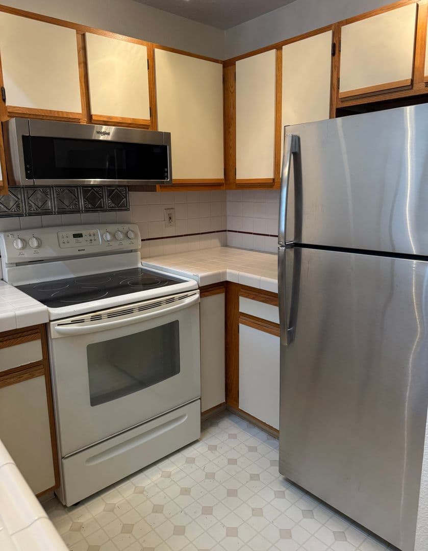 Lake Oswego Condo: 4000 Carman Drive Bld. B Unit 31