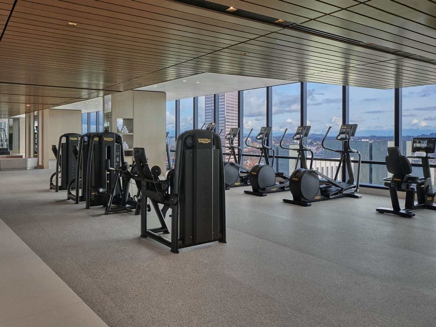 Portland House: 550 SW 10th Ave Unit 2802