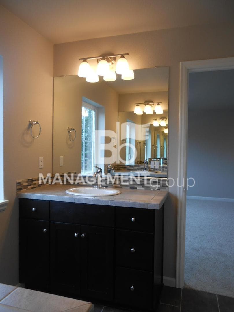 Portland House: 7084 NW Abigail Terrace