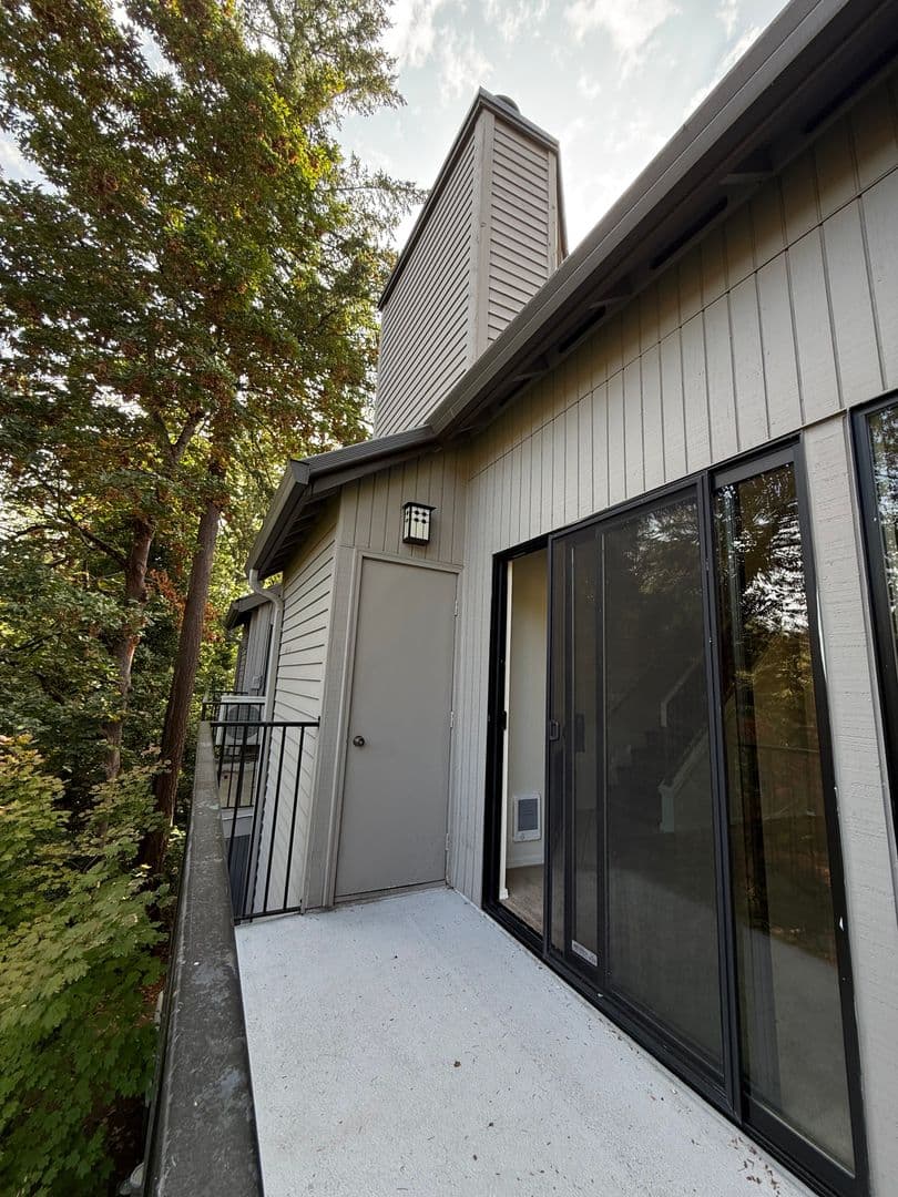 Lake Oswego Condo: 4000 Carman Drive Bld. B Unit 31