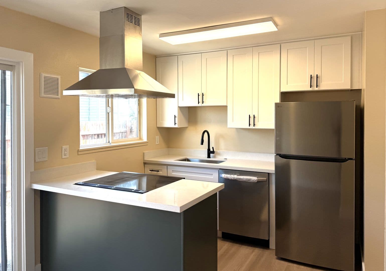 Portland House: 7442 N Macrum Ave