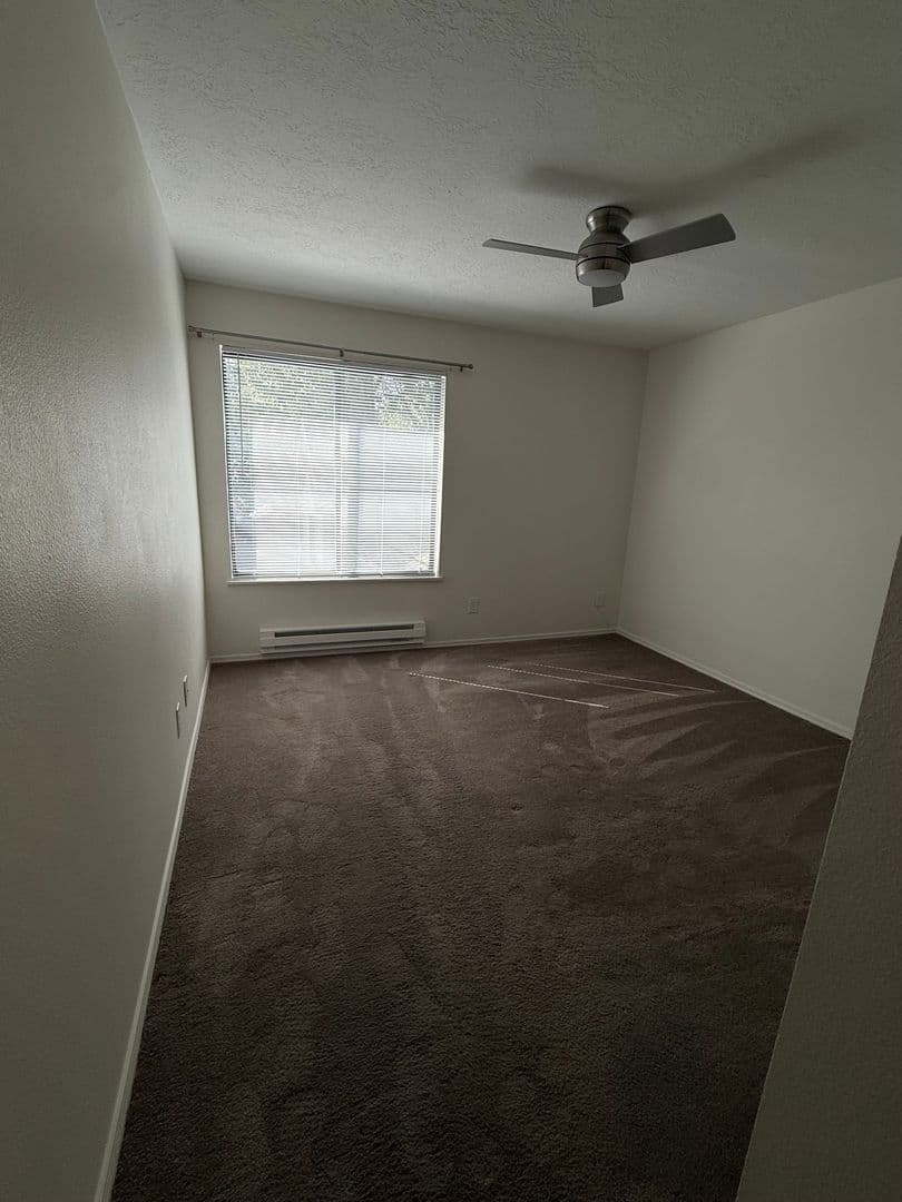 Lake Oswego Condo: 4000 Carman Drive Bld. B Unit 31