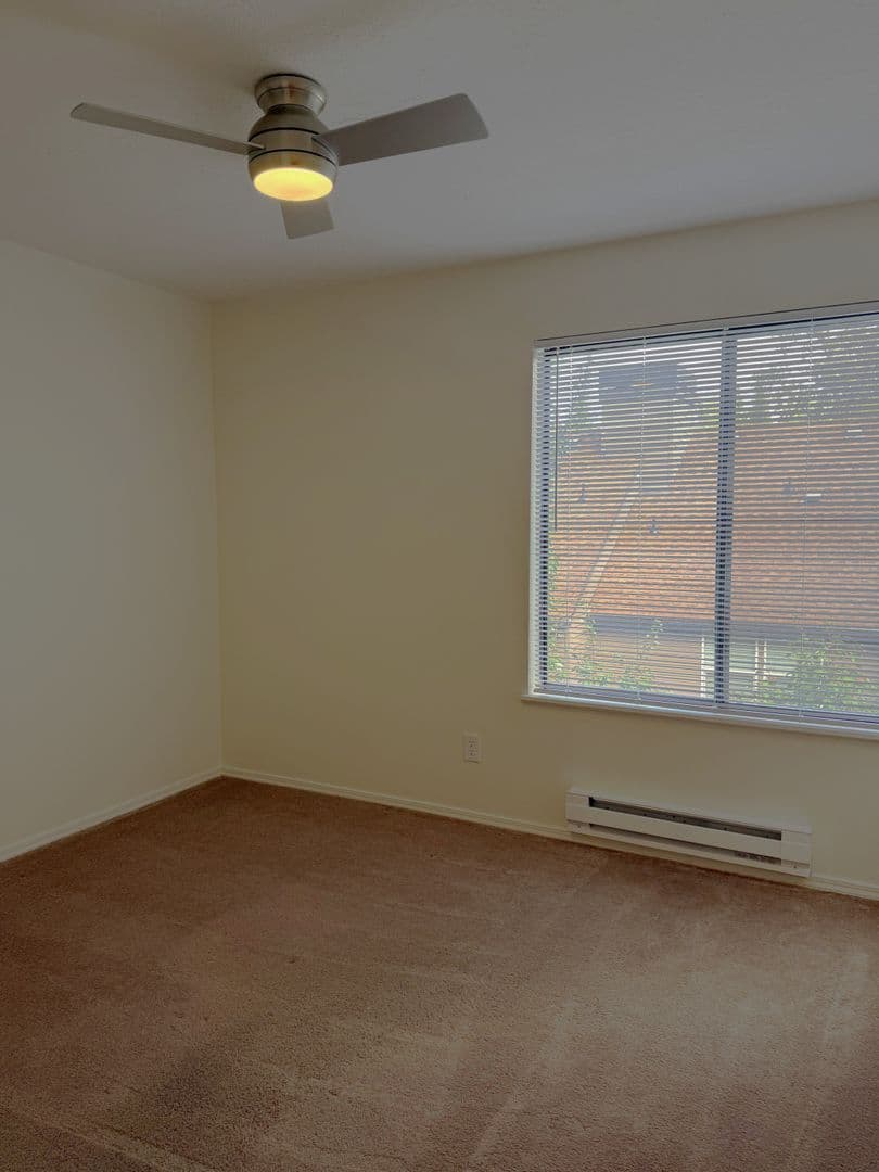 Lake Oswego Condo: 4000 Carman Drive Bld. B Unit 31