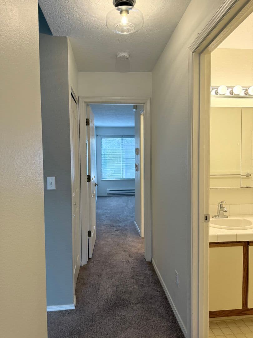 Lake Oswego Condo: 4000 Carman Drive Bld. B Unit 31