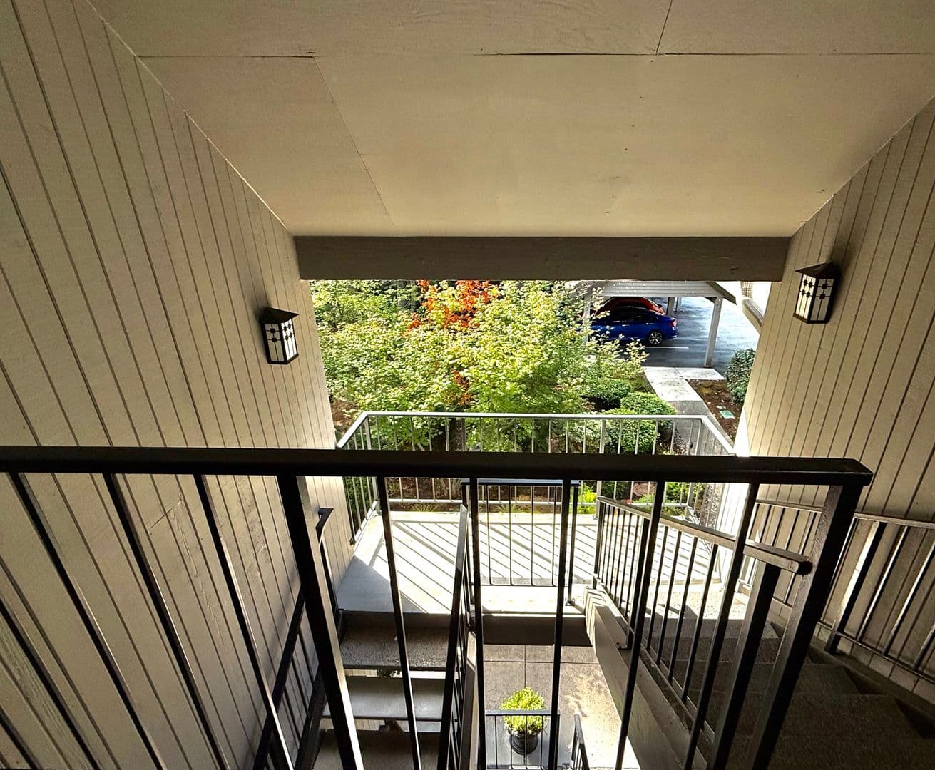 Lake Oswego Condo: 4000 Carman Drive Bld. B Unit 31
