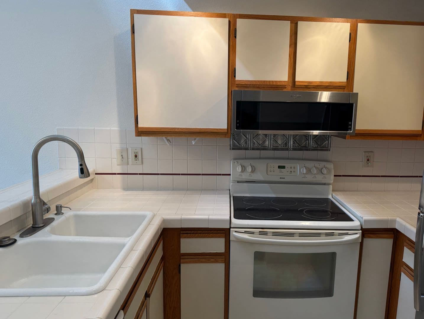 Lake Oswego Condo: 4000 Carman Drive Bld. B Unit 31