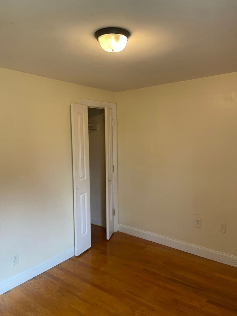 Richmond Apartment: 1925 Carrington St.