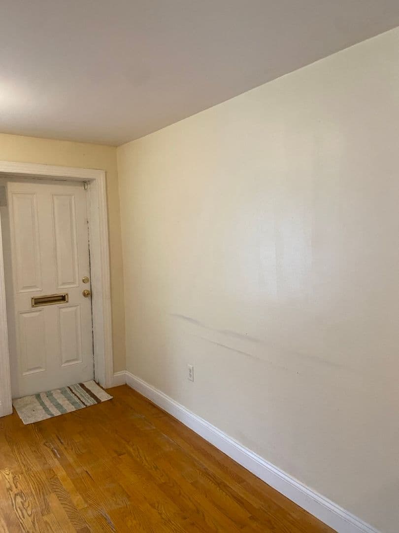 Richmond Apartment: 1927 Carrington St.
