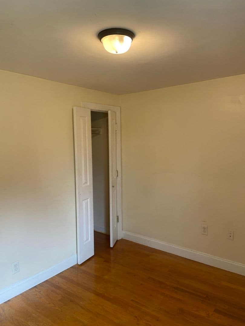 Richmond Apartment: 1927 Carrington St.