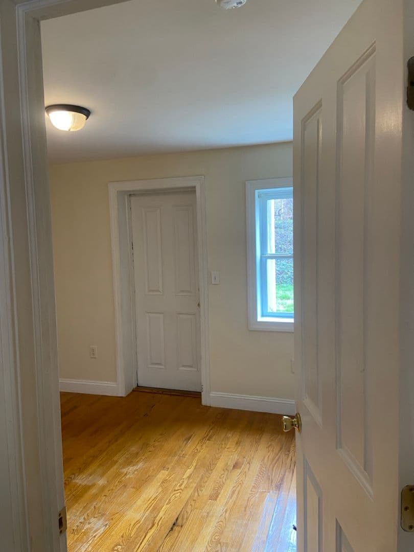 Richmond Apartment: 1927 Carrington St.