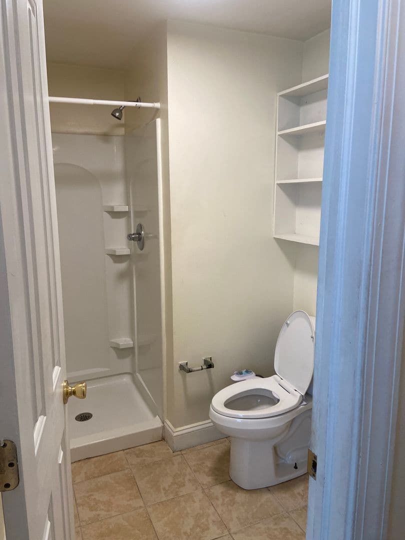 Richmond Apartment: 1925 Carrington St.