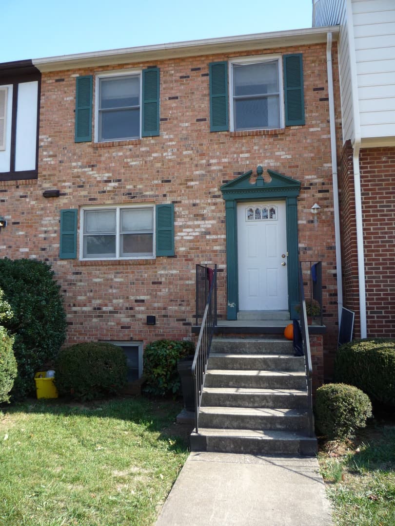 Harrisonburg House: 1130 Mt. View Dr.