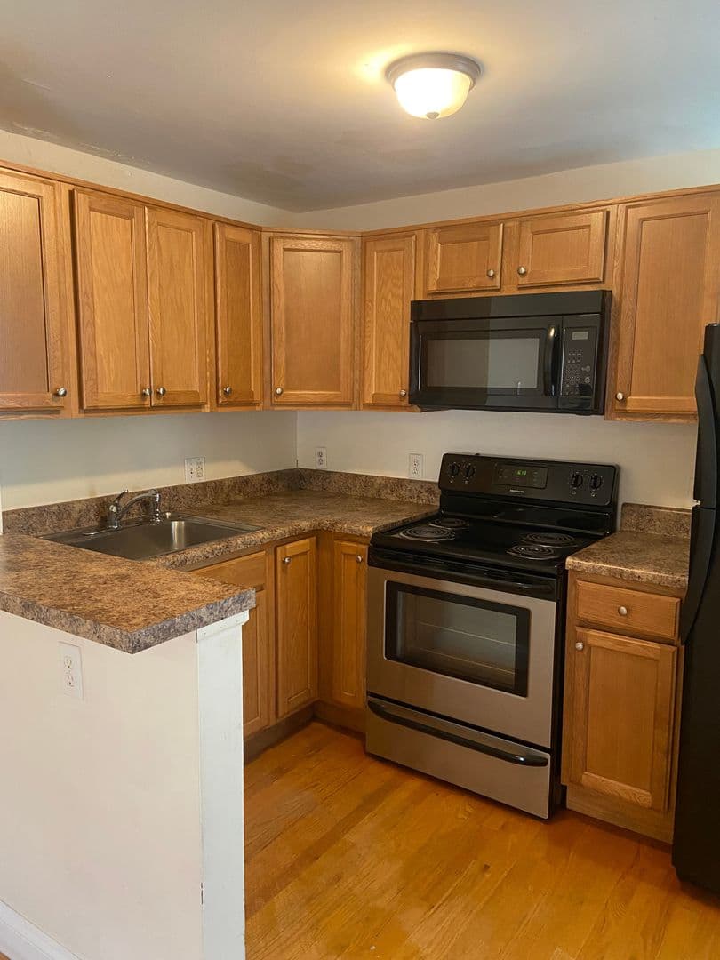 Richmond Apartment: 1925 Carrington St.