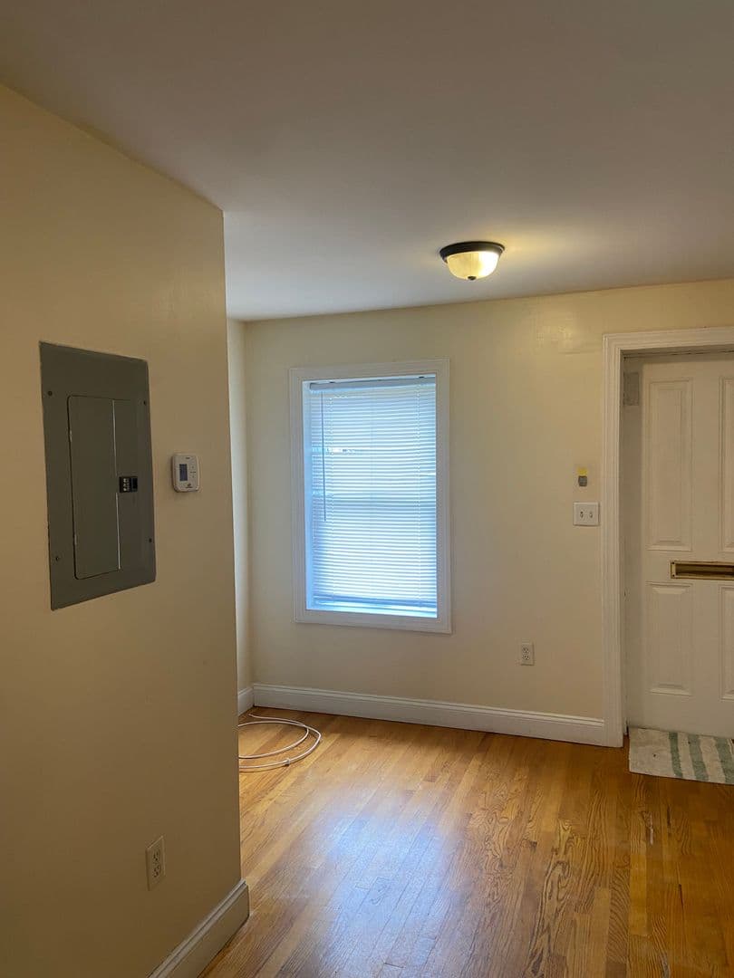 Richmond Apartment: 1925 Carrington St.