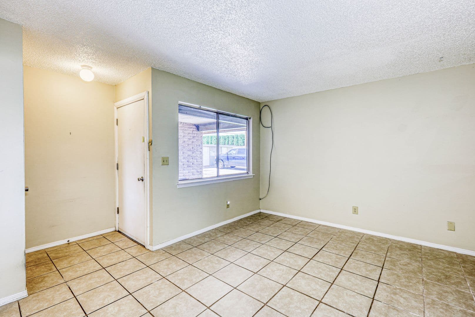 El Paso Apartment: 4555 Sun Valley Dr.